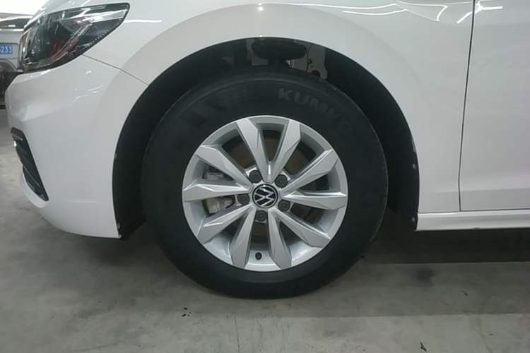 Used Volkswagen Bora 2021 1.5L Automatic Fashionable Smart Connectivity Version Left Front Wheel Hub