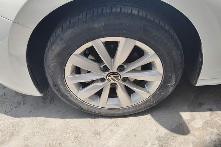 Used Volkswagen Bora 2021 1.5L Automatic Comfort Smart Connect Edition Left Front Wheel Hub