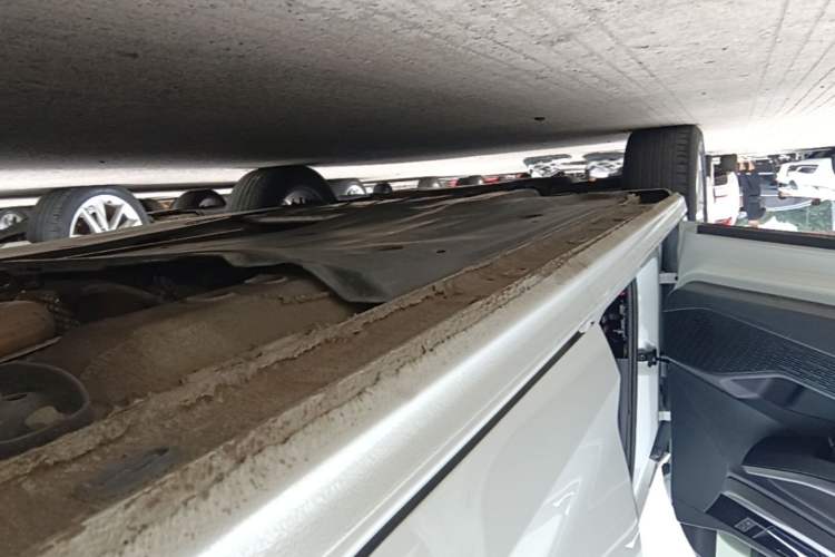 Used Volkswagen Bora 2021 1.5L Automatic Comfort Smart Connect Edition Left Side Sill