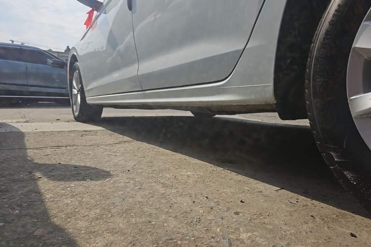 Used Volkswagen Bora 2021 1.5L Automatic Comfort Smart Connect Edition Left Side Sill