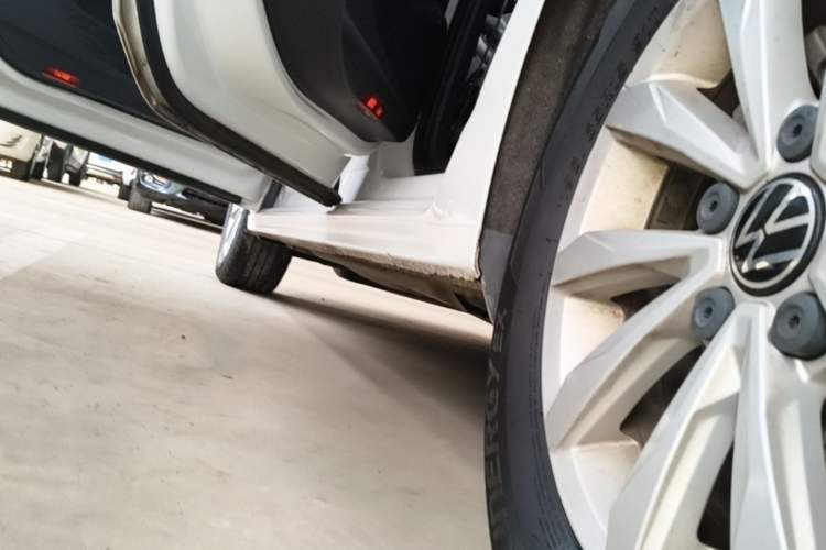 Used Volkswagen Bora 2021 1.5L Automatic Fashionable Smart Connectivity Version Left Side Sill
