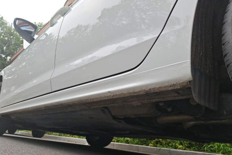 Used Volkswagen Bora 2021 1.5L Automatic Comfort Smart Connect Edition Left Side Sill