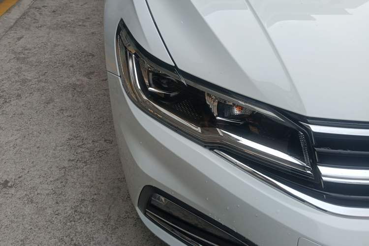 Used Volkswagen Bora 2021 1.5L Automatic Elite Smart Connect Edition Right Front Headlight