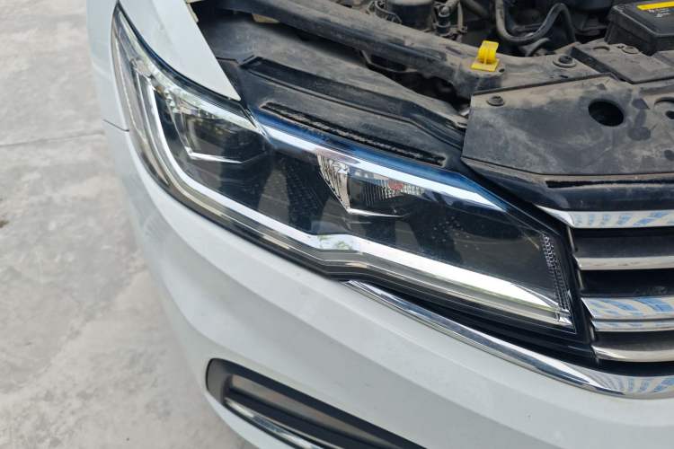Used Volkswagen Bora 2021 1.5L Automatic Comfort Smart Connect Edition Right Front Headlight