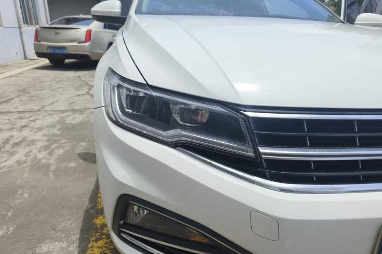 Used Volkswagen Bora 2021 1.5L Automatic Comfort Smart Connect Edition Right Front Headlight