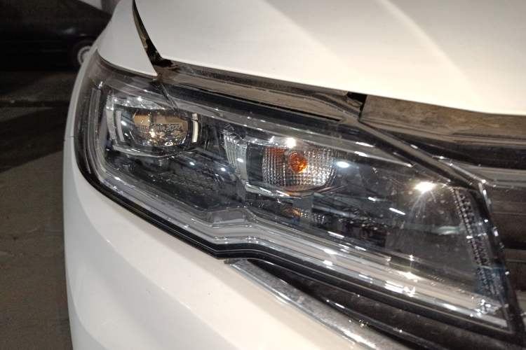 Used Volkswagen Bora 2021 1.5L Automatic Comfort Smart Connect Edition Right Front Headlight