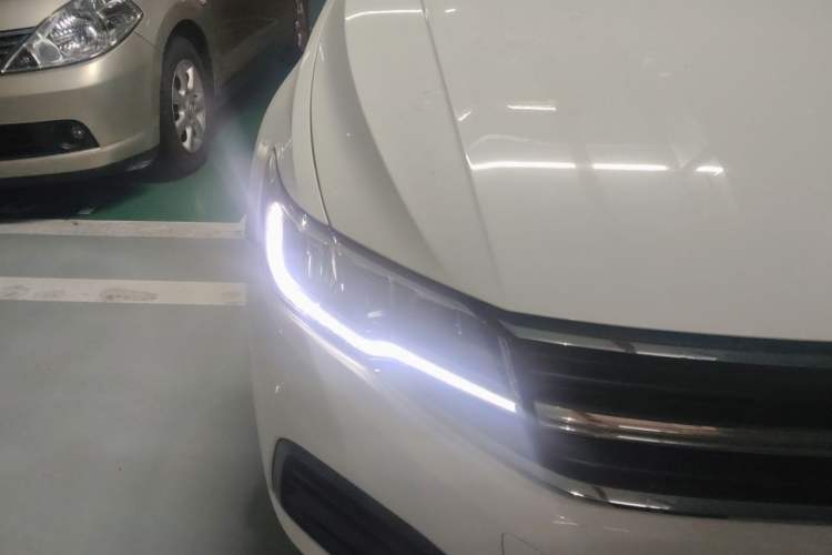 Used Volkswagen Bora 2021 1.5L Automatic Fashionable Smart Connectivity Version Right Front Headlight