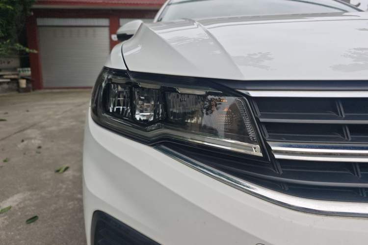 Used Volkswagen Bora 2021 1.5L Automatic Comfort Smart Connect Edition Right Front Headlight