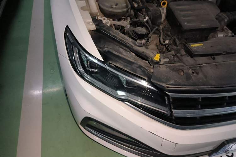 Used Volkswagen Bora 2021 1.5L Automatic Elite Smart Connect Edition Right Front Headlight