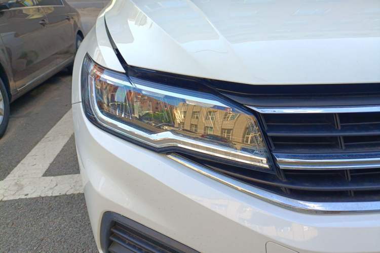 Used Volkswagen Bora 2021 1.5L Automatic Fashionable Smart Connectivity Version Right Front Headlight