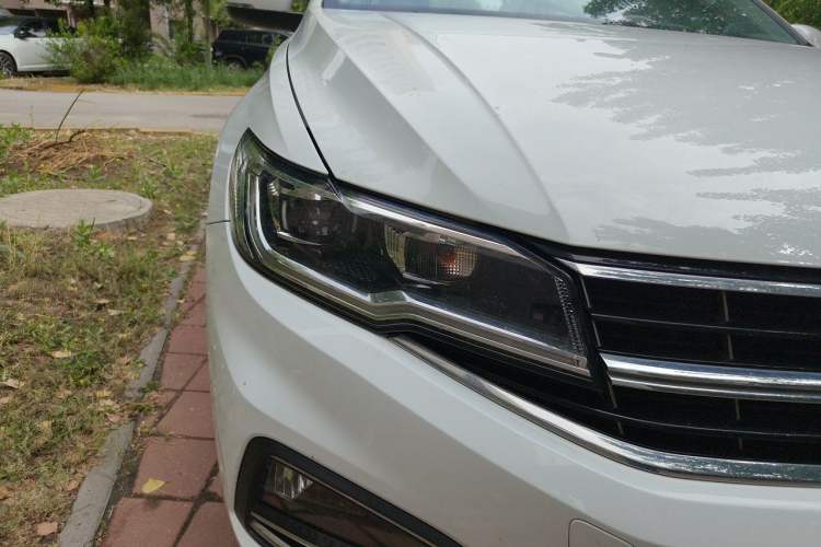 Used Volkswagen Bora 2021 1.5L Automatic Elite Smart Connect Edition Right Front Headlight