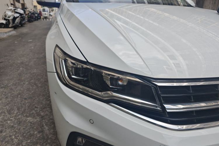 Used Volkswagen Bora 2021 1.5L Automatic 30th Anniversary Edition Right Front Headlight