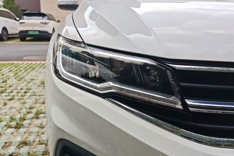 Used Volkswagen Bora 2021 1.5L Automatic Fashionable Smart Connectivity Version Right Front Headlight
