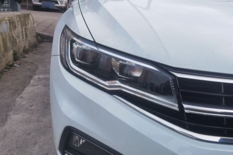 Used Volkswagen Bora 2021 1.5L Automatic Elite Smart Connect Edition Right Front Headlight