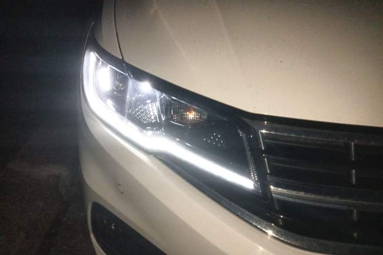 Used Volkswagen Bora 2021 1.5L Automatic Comfort Smart Connect Edition Right Front Headlight