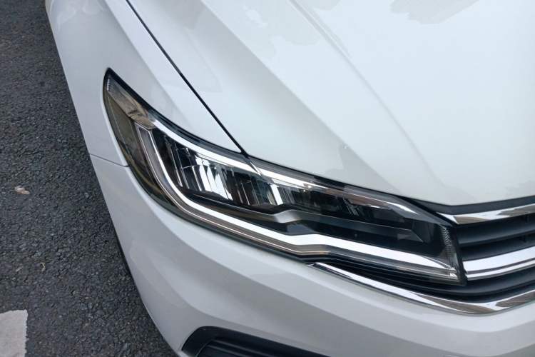 Used Volkswagen Bora 2021 1.5L Automatic Fashionable Smart Connectivity Version Right Front Headlight