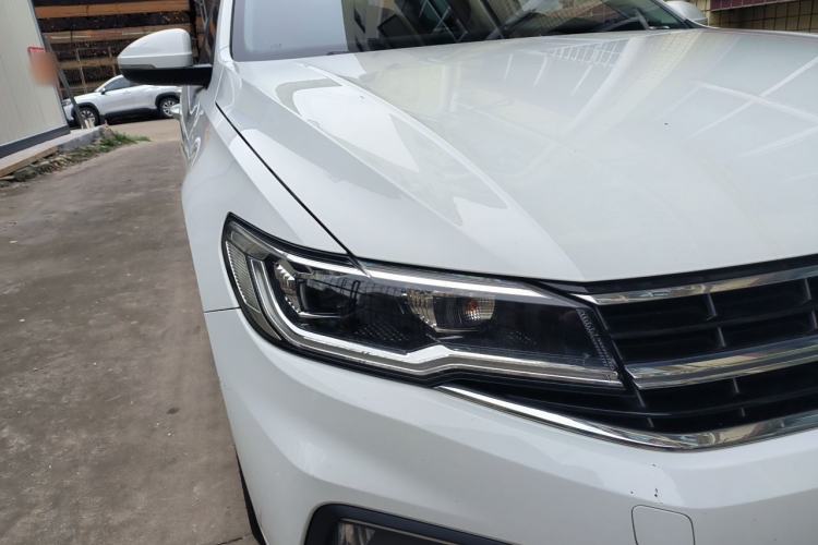 Used Volkswagen Bora 2021 1.5L Automatic Comfort Smart Connect Edition Right Front Headlight
