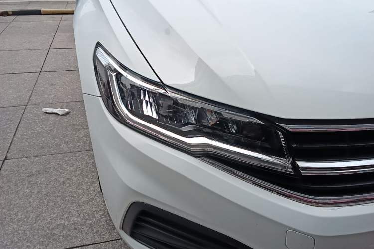 Used Volkswagen Bora 2021 1.5L Automatic Fashionable Smart Connectivity Version Right Front Headlight