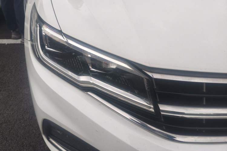 Used Volkswagen Bora 2021 1.5L Automatic Elite Smart Connect Edition Right Front Headlight