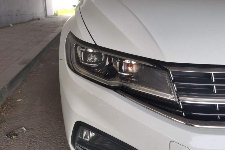 Used Volkswagen Bora 2021 1.5L Automatic Comfort Smart Connect Edition Right Front Headlight