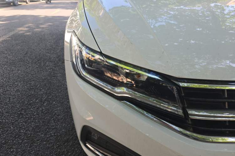 Used Volkswagen Bora 2021 1.5L Automatic Comfort Smart Connect Edition Right Front Headlight