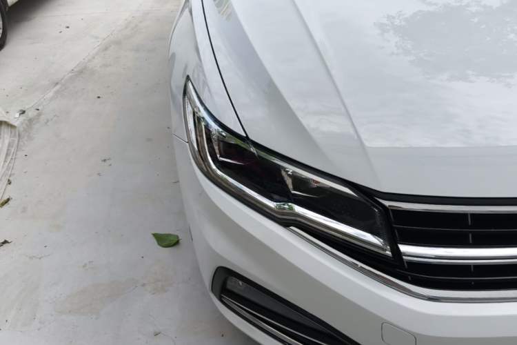 Used Volkswagen Bora 2021 1.5L Automatic Comfort Smart Connect Edition Right Front Headlight