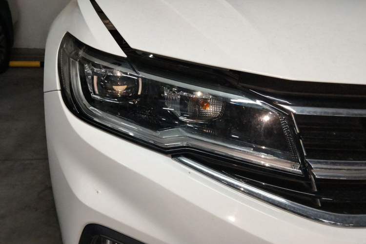 Used Volkswagen Bora 2021 1.5L Automatic Elite Smart Connect Edition Right Front Headlight