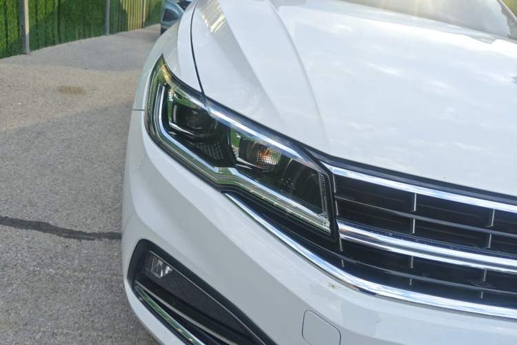 Used Volkswagen Bora 2021 1.5L Automatic Comfort Smart Connect Edition Right Front Headlight