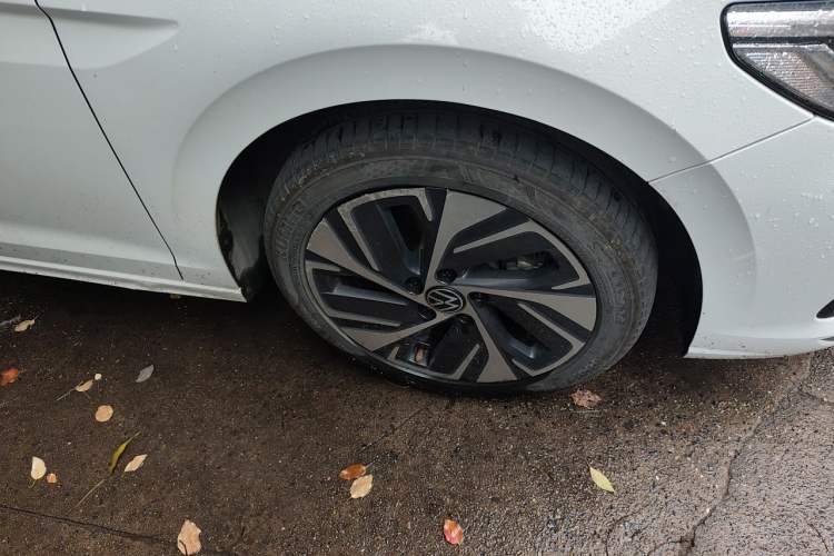 Used Volkswagen Bora 2021 200TSI DSG Elite Smart Connectivity Version Right Front Wheel Hub