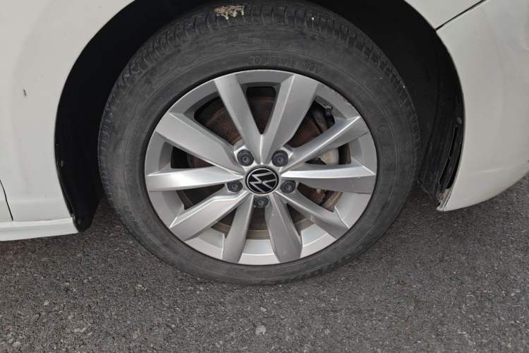 Used Volkswagen Bora 2021 1.5L Automatic Elite Smart Connect Edition Right Front Wheel Hub