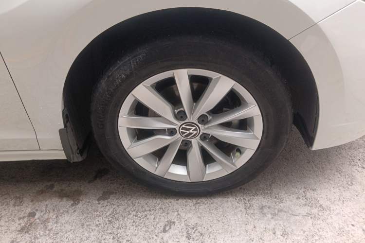 Used Volkswagen Bora 2021 1.5L Automatic Elite Smart Connect Edition Right Front Wheel Hub
