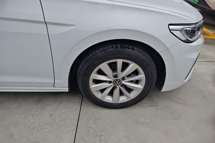 Used Volkswagen Bora 2021 1.5L Automatic Comfort Smart Connect Edition Right Front Wheel Hub
