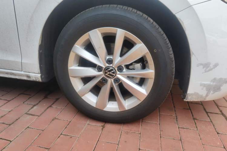 Used Volkswagen Bora 2021 1.5L Automatic Elite Smart Connect Edition Right Front Wheel Hub