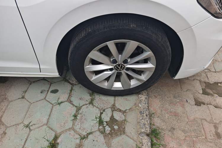 Used Volkswagen Bora 2021 1.5L Automatic Comfort Smart Connect Edition Right Front Wheel Hub