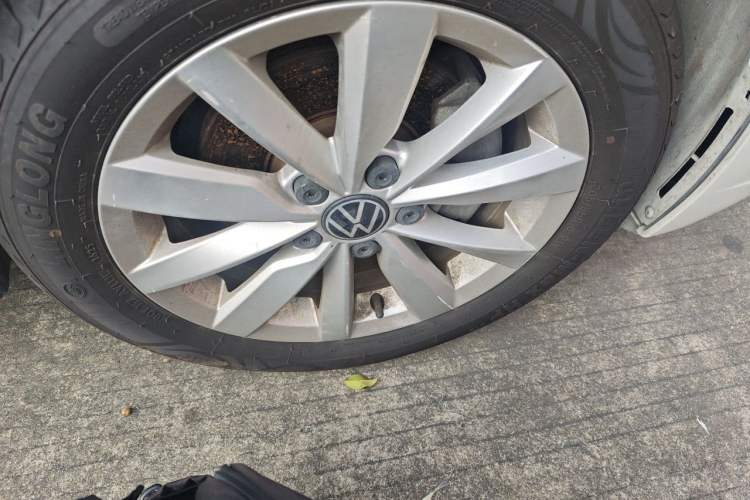 Used Volkswagen Bora 2021 280TSI DSG Elite Smart Connectivity Version Right Front Wheel Hub