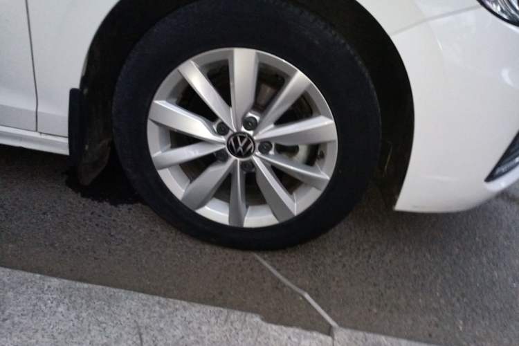 Used Volkswagen Bora 2021 1.5L Automatic Comfort Smart Connect Edition Right Front Wheel Hub