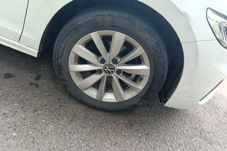 Used Volkswagen Bora 2021 1.5L Automatic Elite Smart Connect Edition Right Front Wheel Hub
