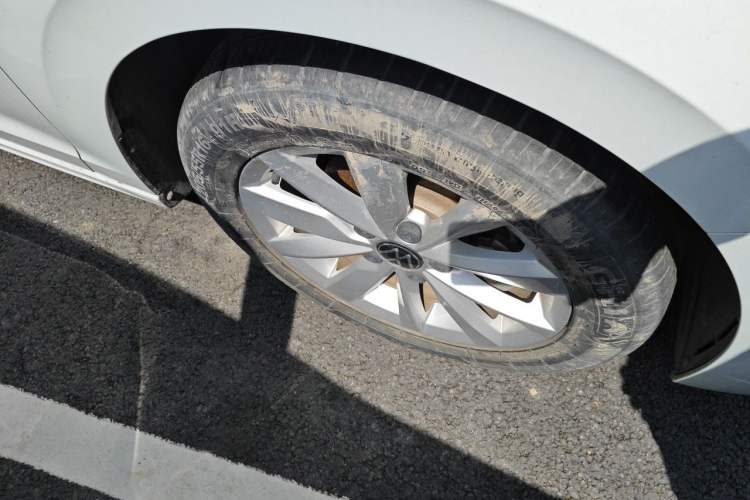 Used Volkswagen Bora 2021 1.5L Automatic Comfort Smart Connect Edition Right Front Wheel Hub