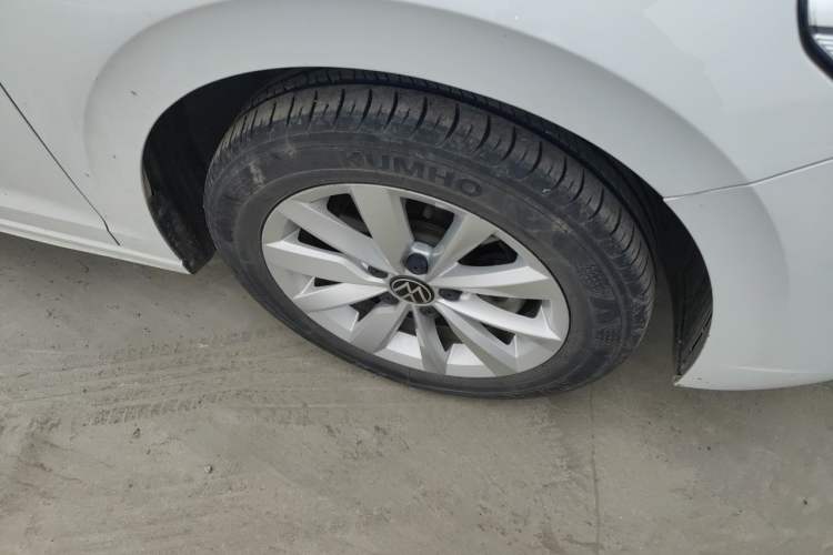 Used Volkswagen Bora 2021 1.5L Automatic Comfort Smart Connect Edition Right Front Wheel Hub