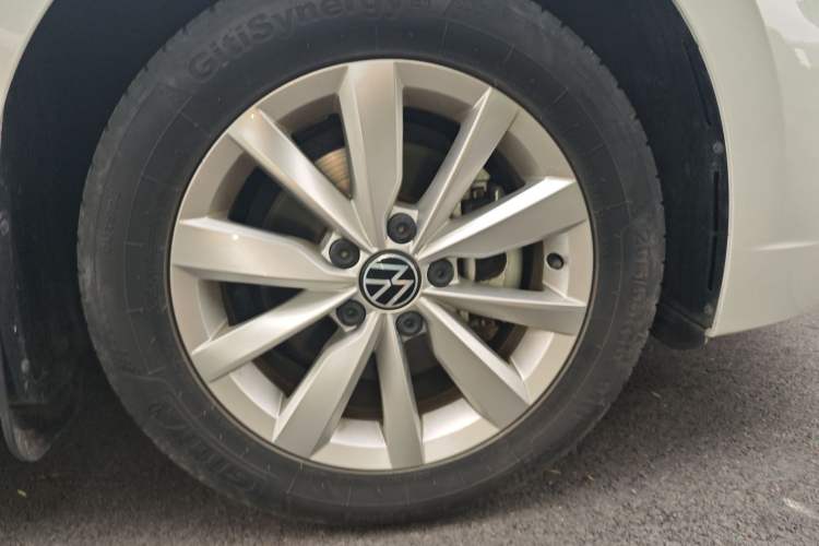 Used Volkswagen Bora 2021 280TSI DSG Elite Smart Connectivity Version Right Front Wheel Hub