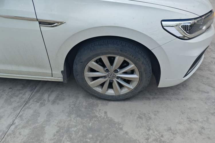 Used Volkswagen Bora 2021 1.5L Automatic Comfort Smart Connect Edition Right Front Wheel Hub