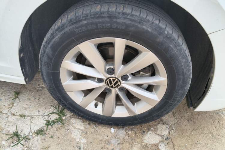 Used Volkswagen Bora 2021 1.5L Manual Comfort Smart Connect Edition Right Front Wheel Hub