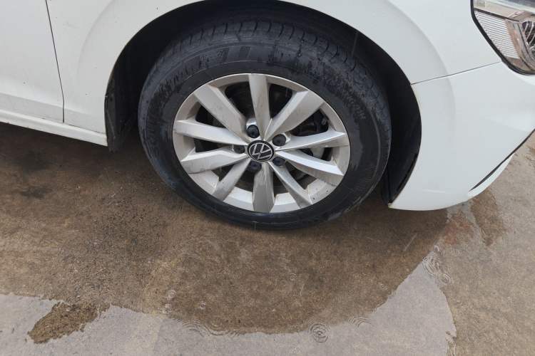 Used Volkswagen Bora 2021 1.5L Automatic Elite Smart Connect Edition Right Front Wheel Hub