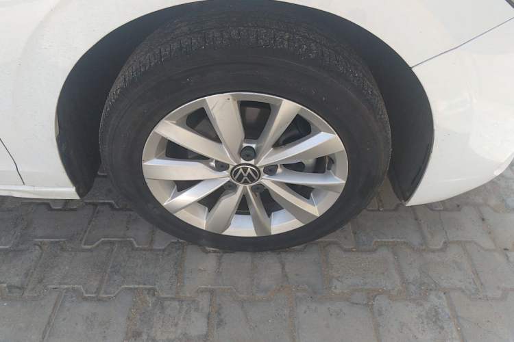 Used Volkswagen Bora 2021 1.5L Automatic Comfort Smart Connect Edition Right Front Wheel Hub