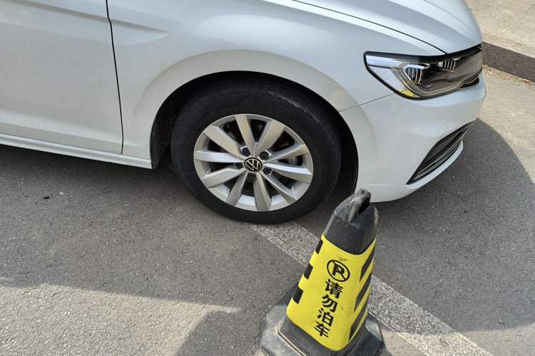 Used Volkswagen Bora 2021 1.5L Automatic Elite Smart Connect Edition Right Front Wheel Hub