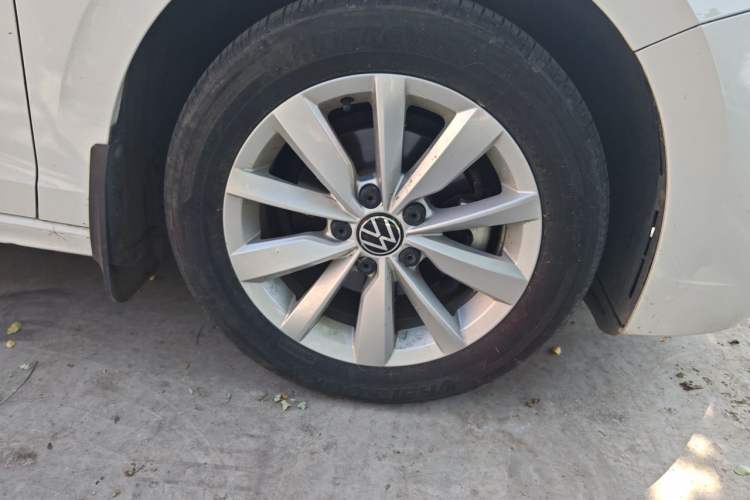 Used Volkswagen Bora 2021 1.5L Automatic Elite Smart Connect Edition Right Front Wheel Hub