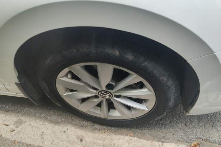 Used Volkswagen Bora 2021 1.5L Automatic Comfort Smart Connect Edition Right Front Wheel Hub