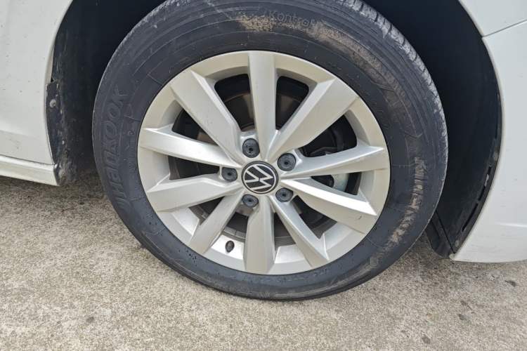 Used Volkswagen Bora 2021 1.5L Automatic Elite Smart Connect Edition Right Front Wheel Hub