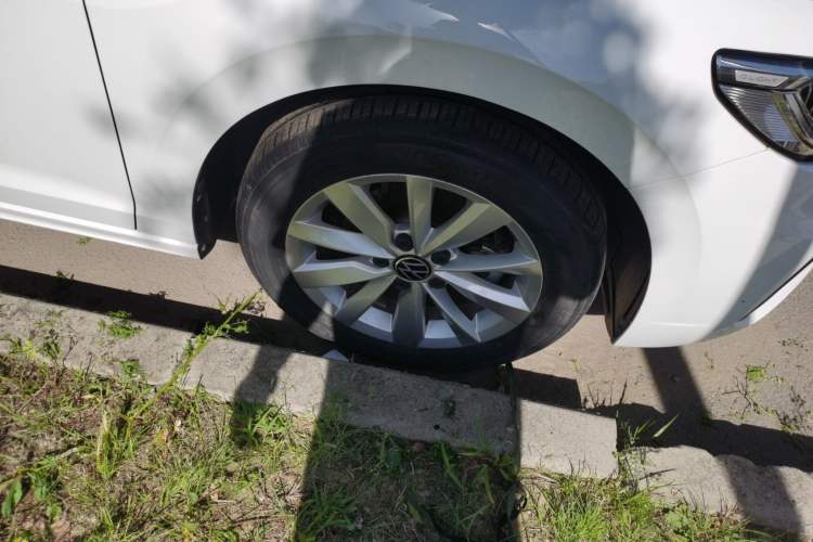 Used Volkswagen Bora 2021 1.5L Automatic Elite Smart Connect Edition Right Front Wheel Hub
