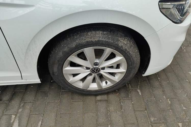 Used Volkswagen Bora 2021 1.5L Automatic Elite Smart Connect Edition Right Front Wheel Hub